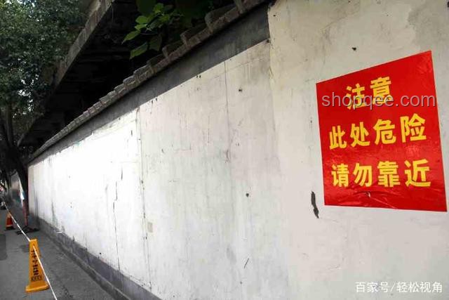 官方回应学校围墙倒塌，悲剧中的警示与反思