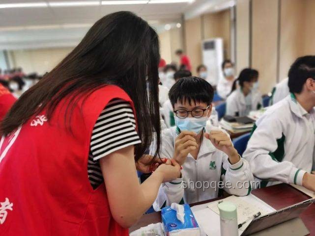 高考学子寓意习俗：给荔高粽
