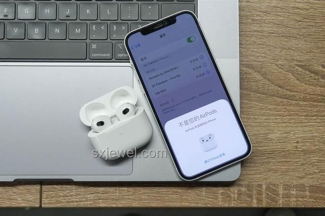 iOS 26测评：苹果生态的全面革新与挑战