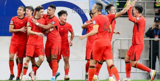 国足1比0点杀巴林：战术、表现与出线形势对比