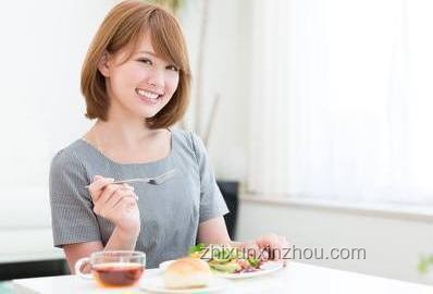不刷牙直接吃早餐：口腔健康与饮食习惯的深度剖析