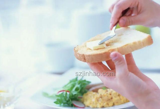 不刷牙直接吃早餐？这些技巧帮你保持口腔卫生